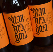 Mandràgora. Edición Orange Ginger & the Boomerangs. Cerveza con jengibre y naranja.. A Design, Graphic Design, T, pograph, and Calligraph project by Oriol Miró Genovart - 02.05.2015